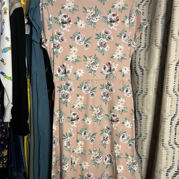 🔴 ⭐️ Floral Wrap Dress in Pink by [Brand] - Picture 2 of 4